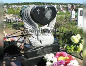 Памятники в виде лебедя