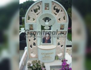 Памятники с голубями
