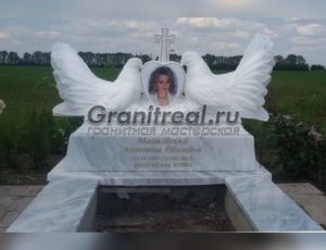 Памятники с голубями