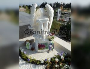 Памятники со скульптурой