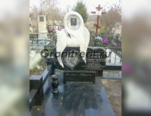 Памятники в виде лебедя