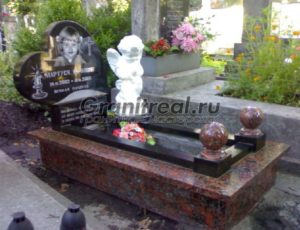 Памятники со скульптурой