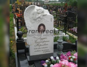 Памятники со скульптурой