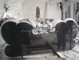 Памятники с голубями