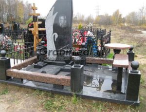 Памятники в виде лебедя