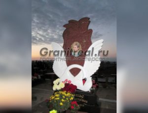 Памятники в виде лебедя