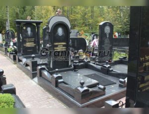 Памятники в виде арки
