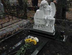 Памятники со скульптурой