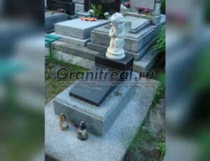Памятники со скульптурой
