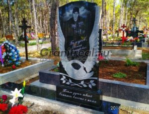 Памятники в виде лебедя