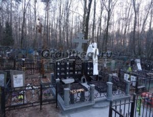 Памятники с голубями