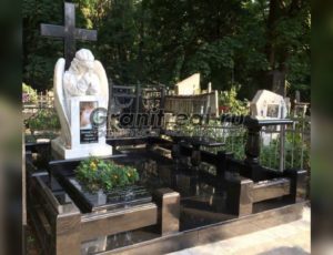 Памятники со скульптурой