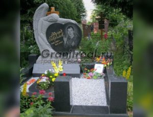Памятники со скульптурой