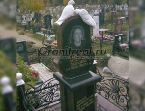 Памятники с голубями