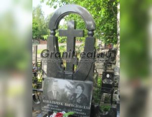 Памятники в виде арки