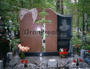 Памятники в виде лебедя