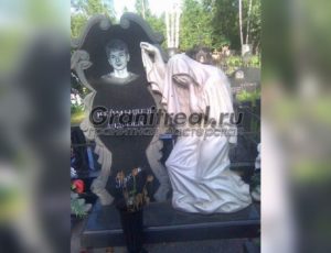 Памятники со скульптурой