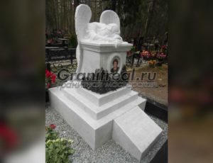 Памятники со скульптурой