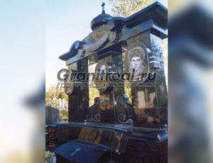 Памятники на три могилы