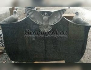 Памятники с голубями