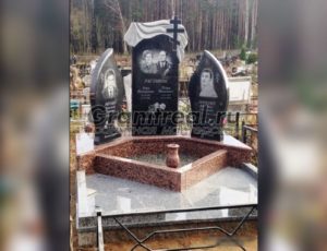 Памятники на три могилы