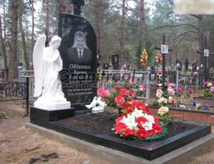 Памятники со скульптурой