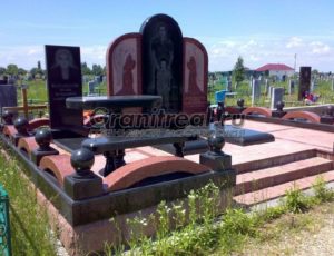 Памятники на три могилы