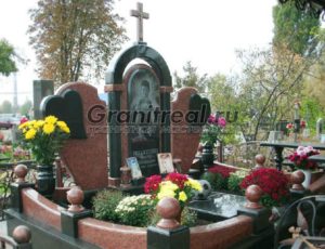 Памятники на три могилы