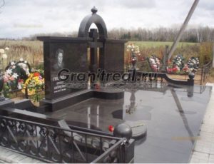 Памятники на три могилы