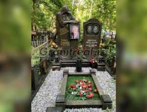 Памятники на три могилы