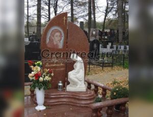 Памятники со скорбящей матерью