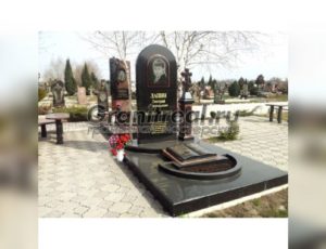 Памятники в виде книги